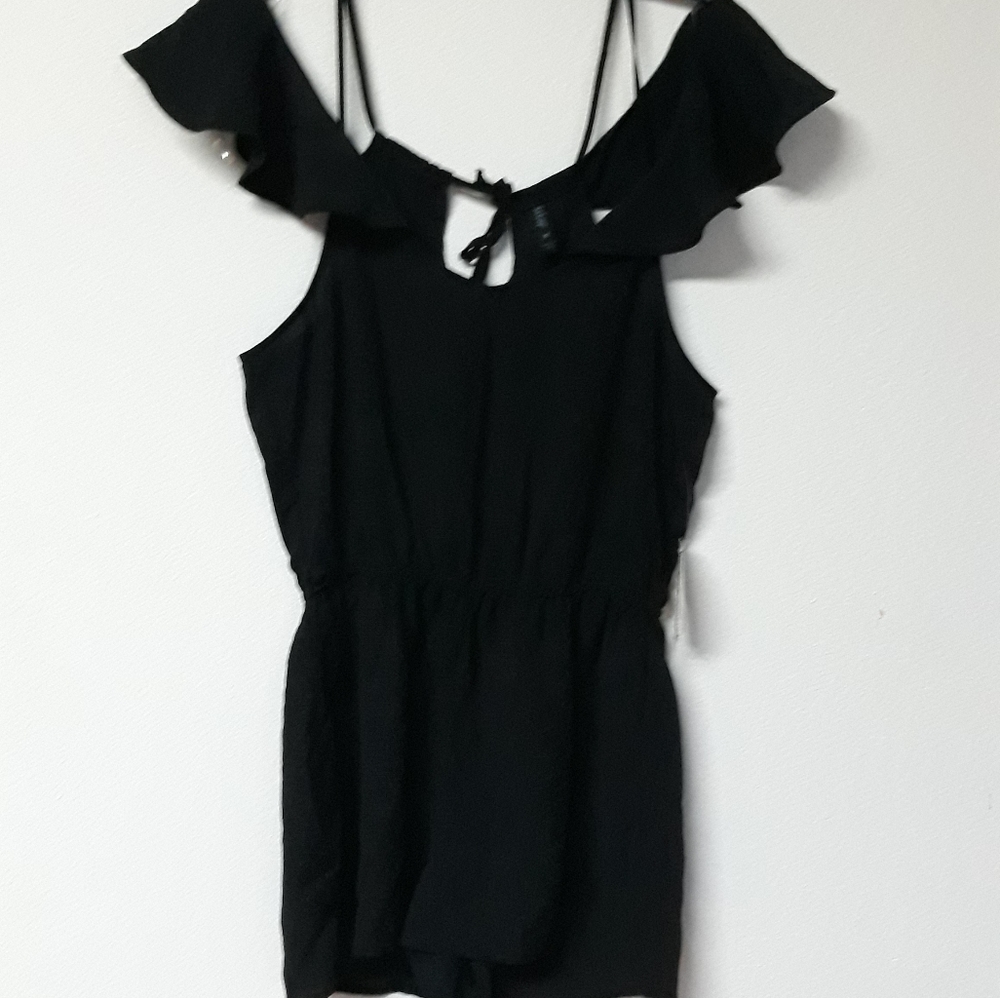 🦋 Flutter-Sleeved Cold-Shoulder Romper - Picture 3 of 3